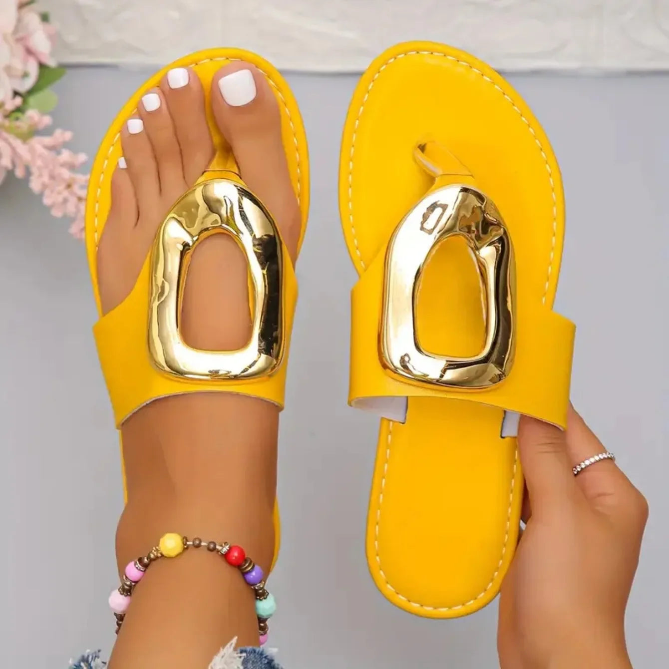 2025 Summer New Women Slippers Fashion Luxury Slippers Fashion Outdoor Flat Shoes Women Beach Metal Sandals Female Slides Women