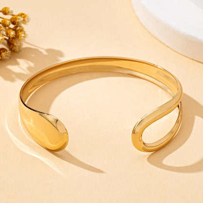 A Women's Fashionable Open Bracelet, Stylish and Versatile Hollow Geometric Design Open Bracelet, Suitable for Everyday Wear