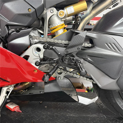 Motorcycle Carbon Fiber Adjustable Footrests Rear Set Footpeg Rearset Foot Peg Pedal For PANIGALE V4 Panigale V4S 2025
