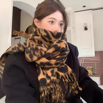 2025 New Retro Silk Leopard Pattern Scarf Lightweight Soft Warm Scarf Fashion Accessory for Women Men Vintage Style Winter Wear