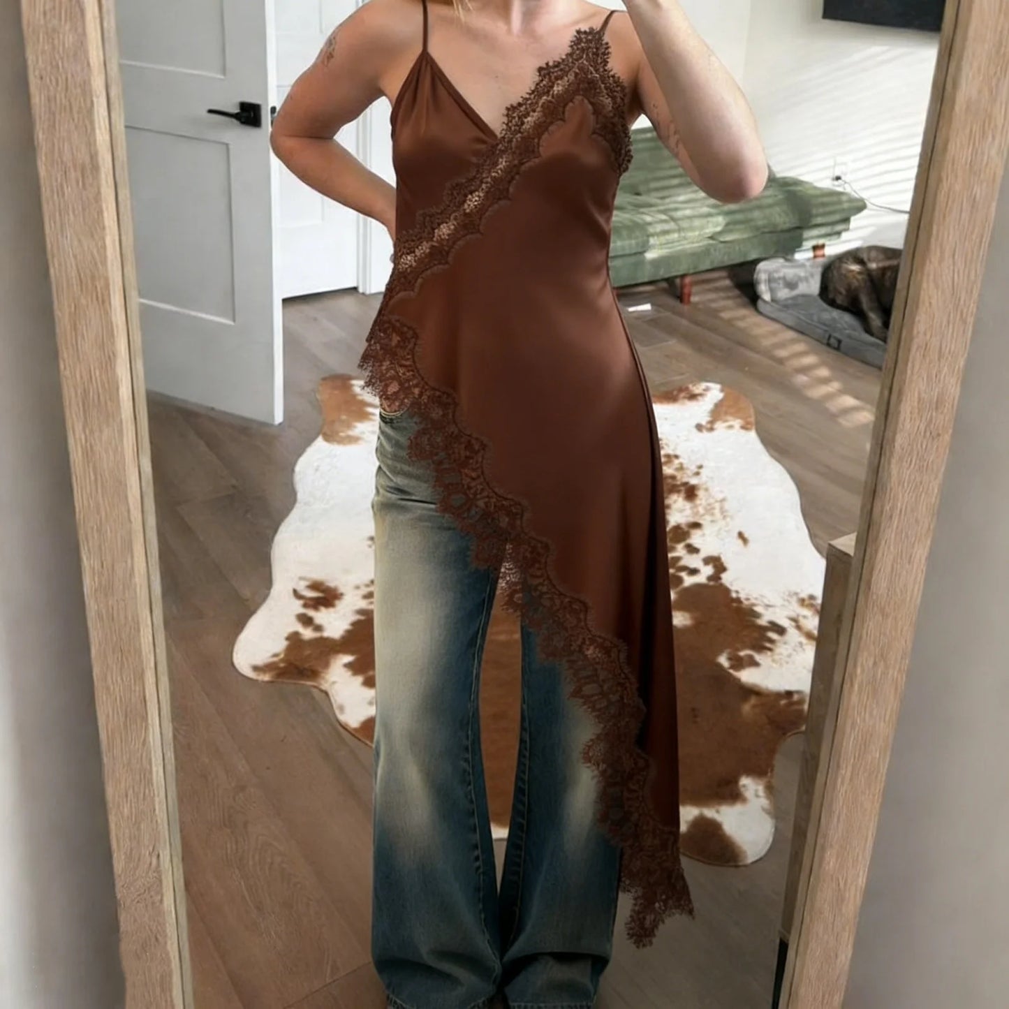 Xingqing Lace Trim Camisole Summer Women V Neck Spaghetti Strap Sleeveless Open Back Irregular Hem Long Tank Tops Streetwear