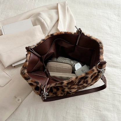 New Leopard Print Fur Bags Women Fashion Portable Faux Fur Handbags Winter Soft Warm Bag Girls Fluffy Large Capacity Tote Purse