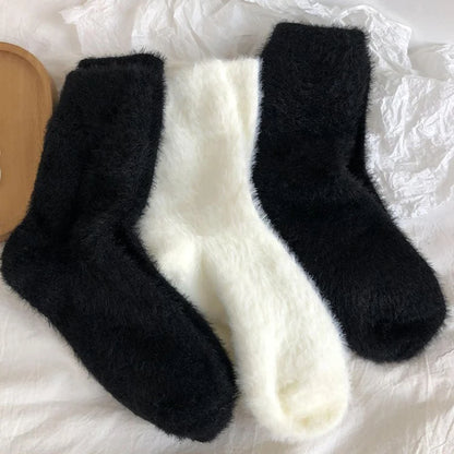 3/6 Pairs Women Autumn Winter Solid Color Plush Mid Tube Socks Warm and Thick Black White Soft Comfortable Casual Socks