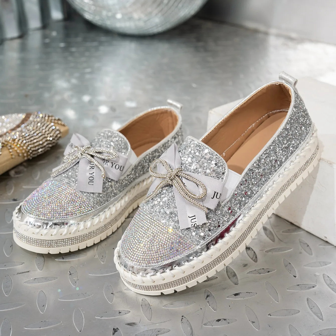 Women Sneakers 2025 New Luxury Crystals Bowknot Loafers Sequined Flat Platform Shoes Couple Fashion Plus Size Sneakers Women
