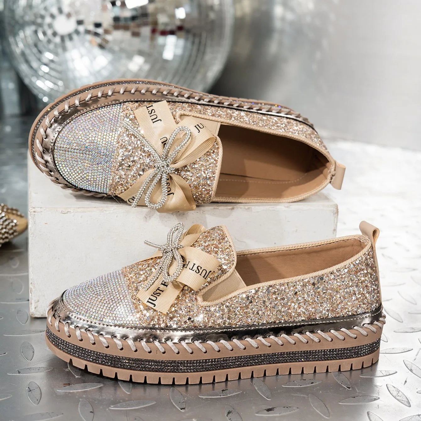 Women Sneakers 2025 New Luxury Crystals Bowknot Loafers Sequined Flat Platform Shoes Couple Fashion Plus Size Sneakers Women