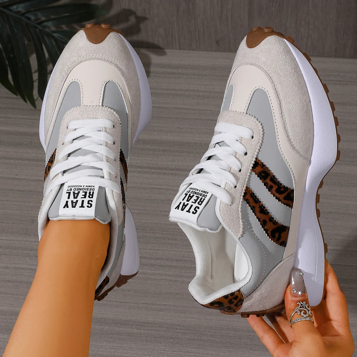 2026 Spring Women Sneakers New Luxury Flat Slip on Sneakers Women Trend Comfortable Lightweight Outdoor Designer Shoes for Women
