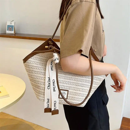 Chic Straw Woven Beach Tote Bag for Women Lightweight Woven Handbag Shoulder Bag Perfect for Summer Vacations, Pool Days, Travel