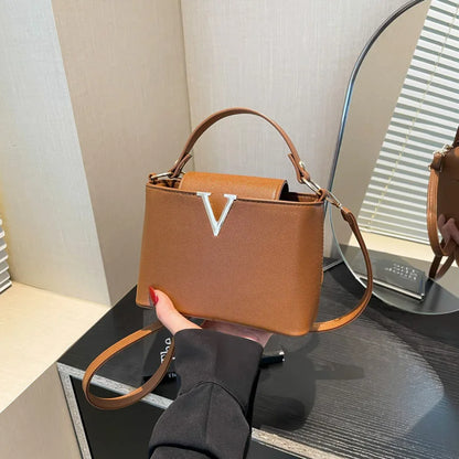 New Fashionable V Decor Shoulder Bag Trendy Ins Bucket Crossbody Handbag For Women