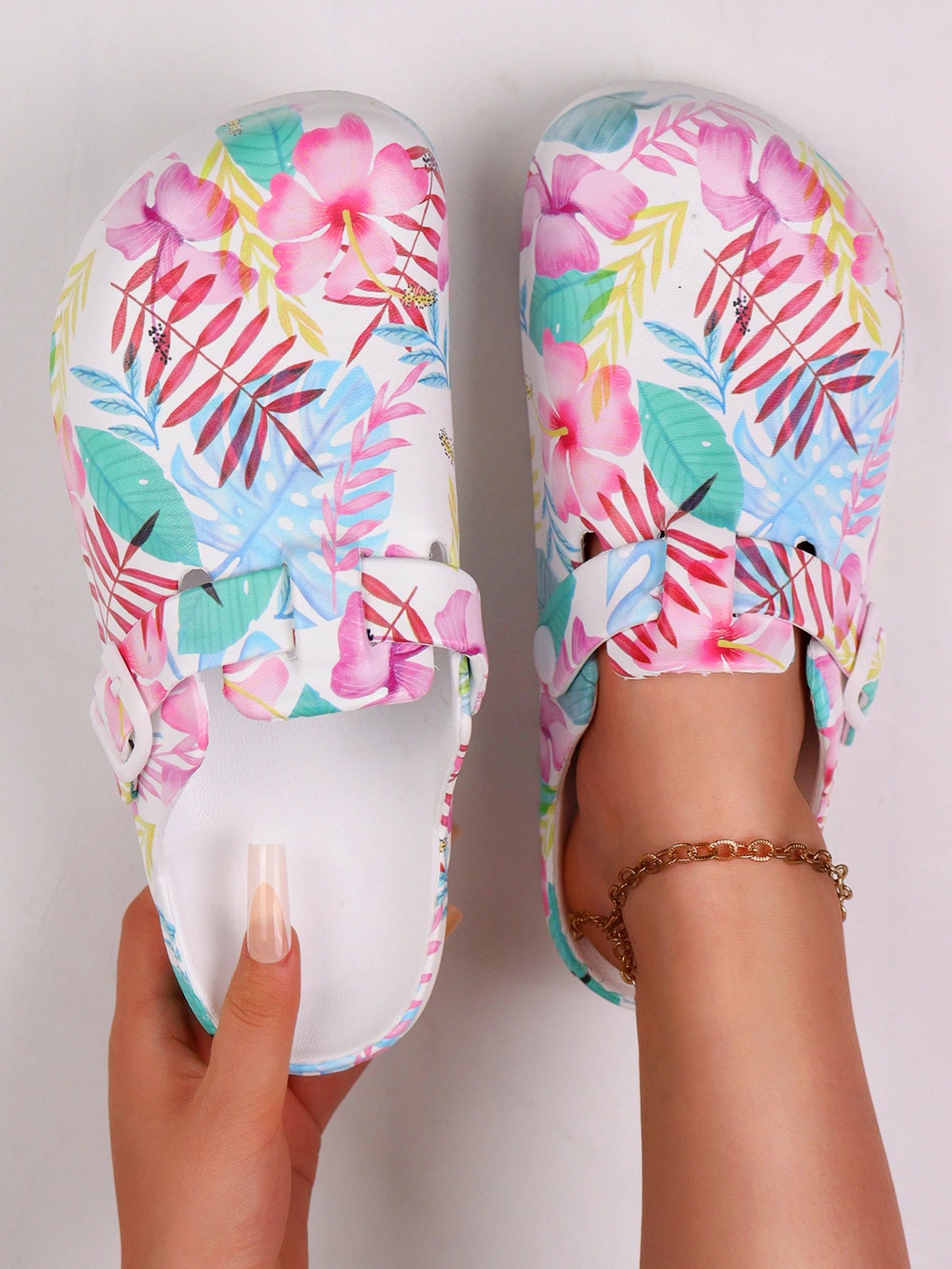 Women's Fashion Floral Print Clogs, Eva Summer Non-Slip Work Shoes, Lightweight Flat Soft Sole Adjustable Buckle Closed Toe Suitable for Beach Garden Autumn