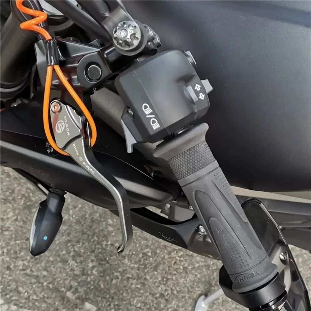 Short two-finger brake lever accessory for Triumph Trident 660 Street Triple 765