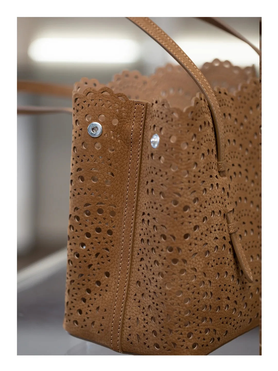 New Advanced Leather Tote Shopping Bag Wave Hollow out Basket Retro Suede Single Shoulder Slant Cross Mother Baby Bag