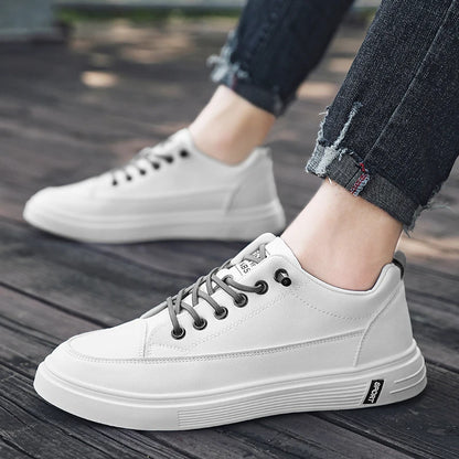 New Style White Sneakers for Men, Korean Version, Trendy Platform Shoes, Versatile for All Occasions, Sporty and Casual Shoes