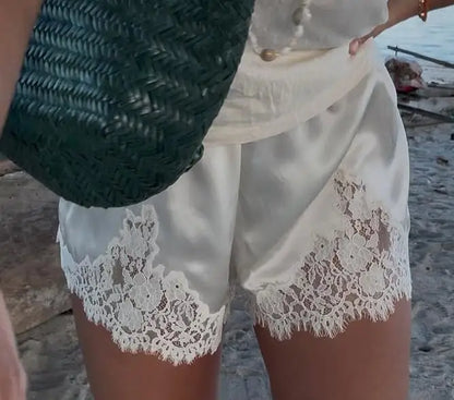 Women Lace Ruffled Solid White Shorts New Summer Autumn Fashion Sweet Satin Female Short Pants Holiday Beach Lady Clothing ﻿