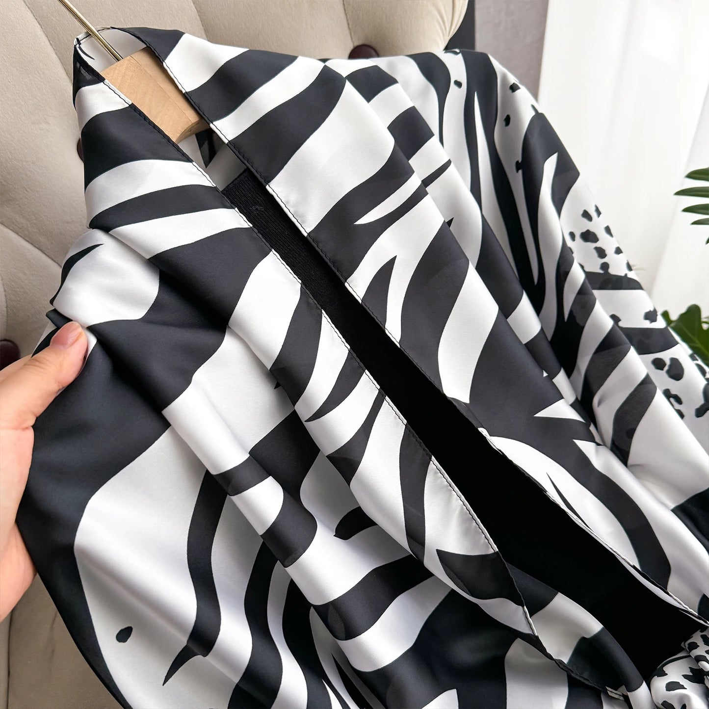 Luxury Brand Scarf Spring Summer Women Beach Sunscreen Fashion Party Shawl China Quality Silk Lady Popular Print Scarves Hijab