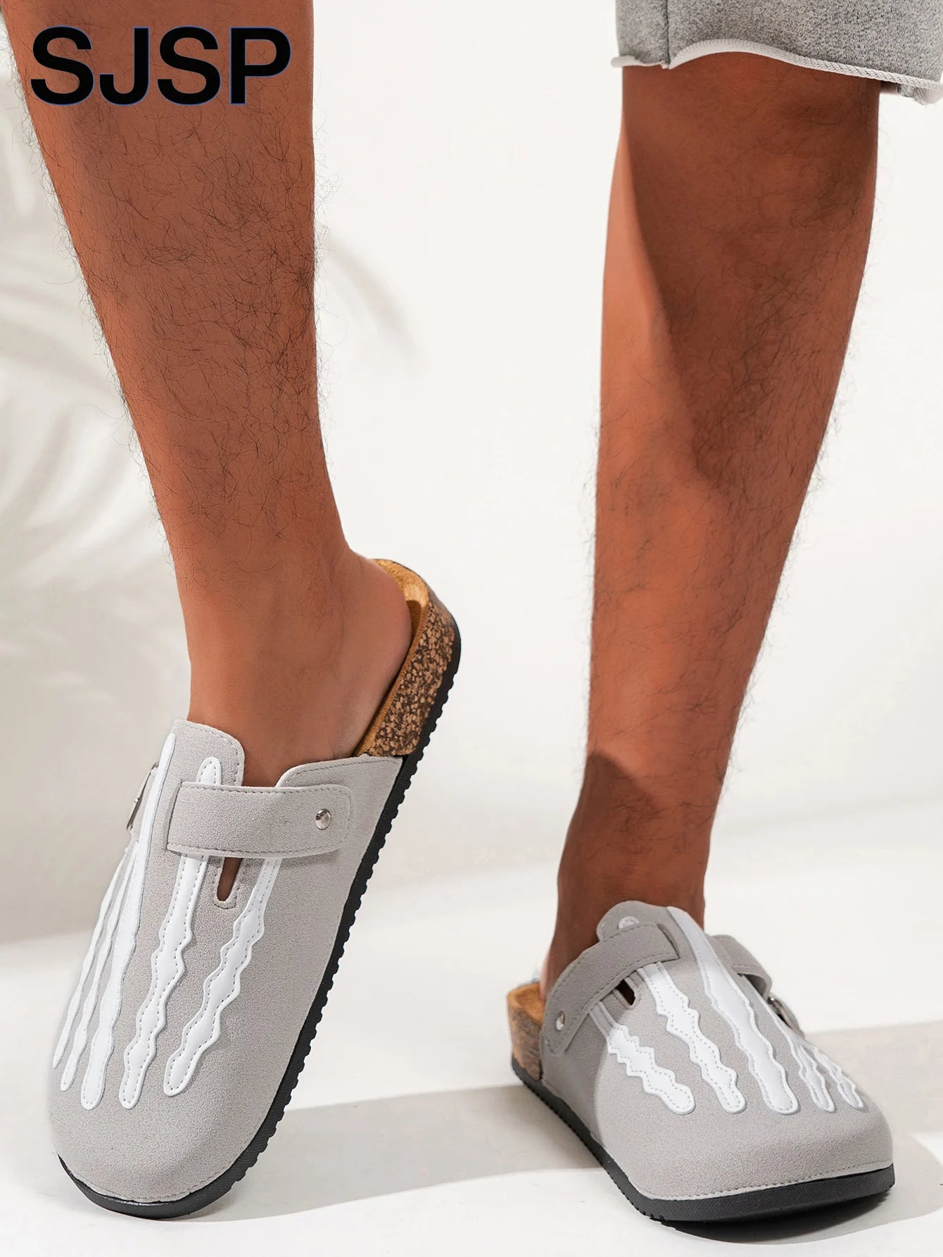 Men's New Half-Slip Halloween Trendy Skeleton Print Slip-On Design Sandals, Closed-Toe Low-Top Buckle Strap Casual Slippers, Suitable for Indoor and Outdoor Wear, Spring, Summer, and Autumn, Unique Street Style Simple Design