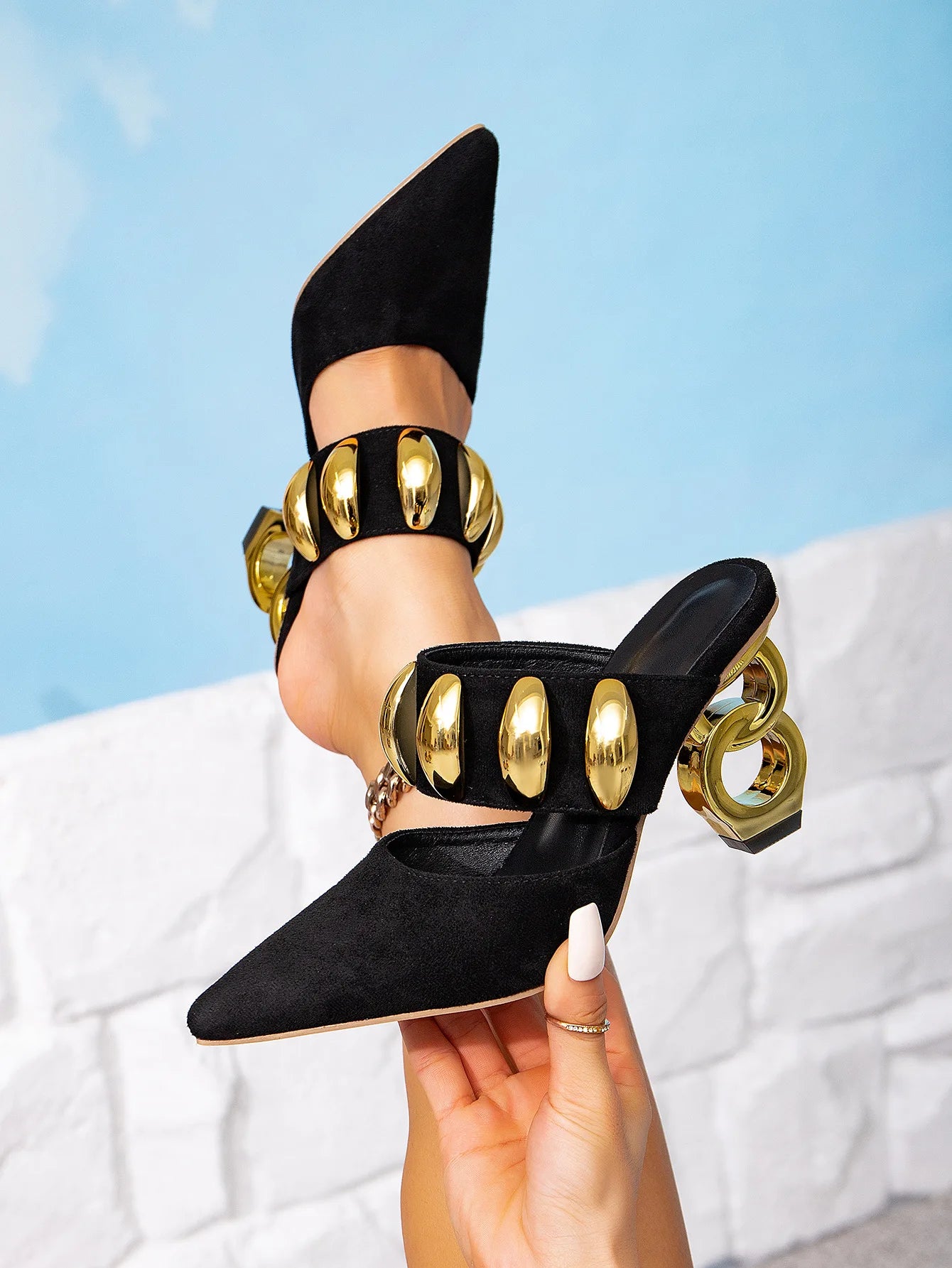 High heel sandals, special-shaped high heels, gold buckles, party fashion, back space, comfortable and simple sandals, women