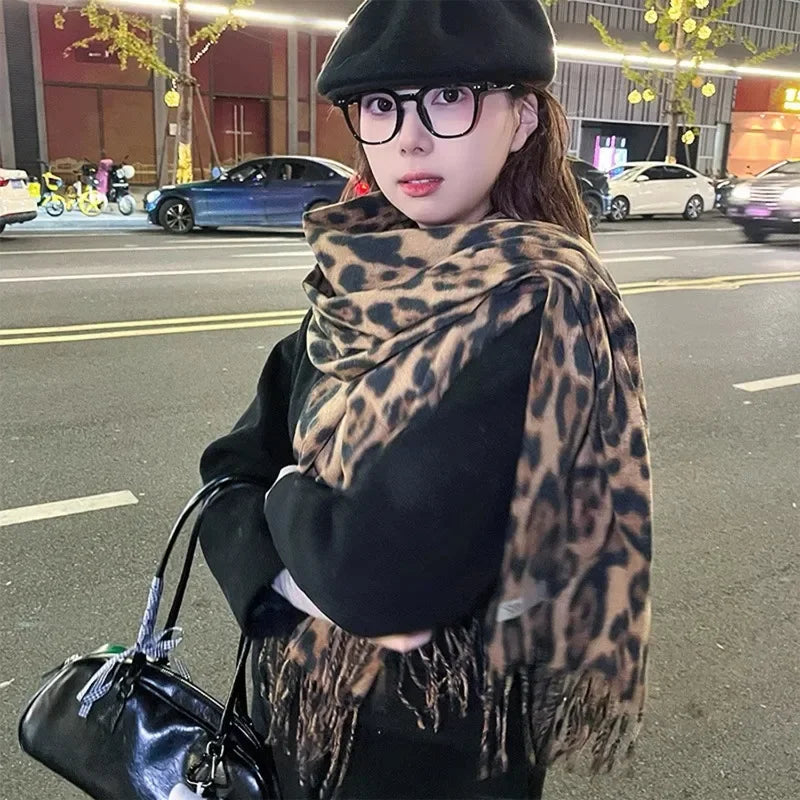2025 New Retro Silk Leopard Pattern Scarf Lightweight Soft Warm Scarf Fashion Accessory for Women Men Vintage Style Winter Wear