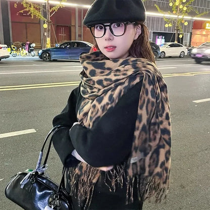 2025 New Retro Silk Leopard Pattern Scarf Lightweight Soft Warm Scarf Fashion Accessory for Women Men Vintage Style Winter Wear