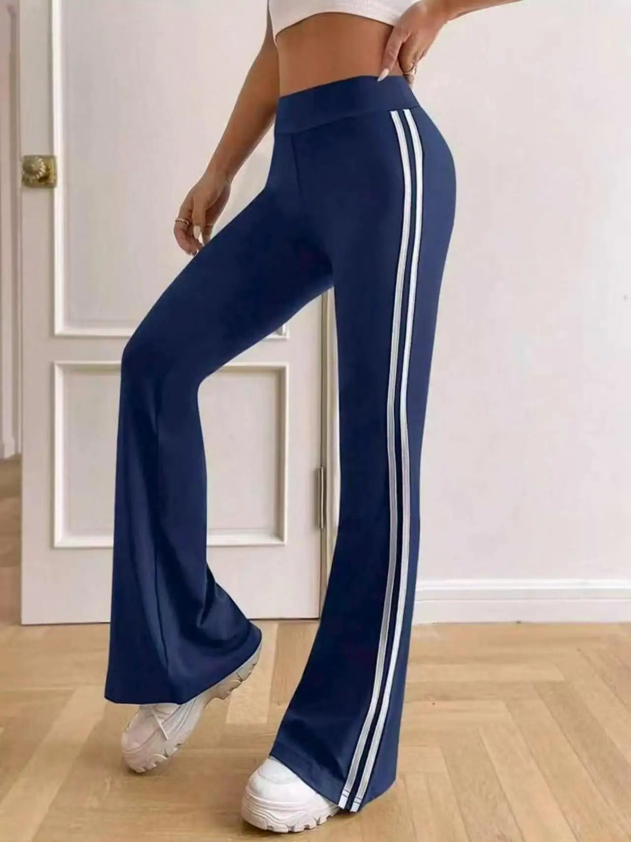 Women's Casual Sports Flared Pants, Side Stripe Design, High-Waisted and Hip-Lifting, Suitable for All Seasons, Slim-Fit Long Pants