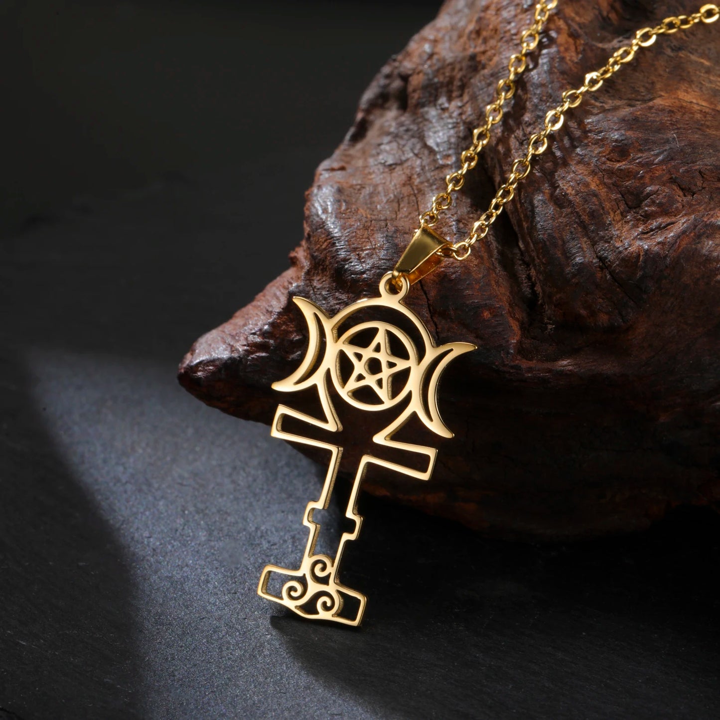 Jeshayuan Greek Goddess Hecate Ἑκάτη Pendant Necklace For Women Triple Moon Goddess Stainless Steel Amulet Jewelry NEW