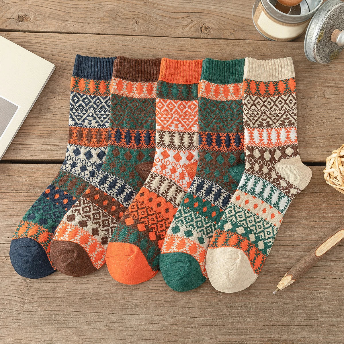 5 Pairs Lot New Man Women Socks Thick Warm Winter Socks Retro Style Flower Pattern Couple Models Free Size