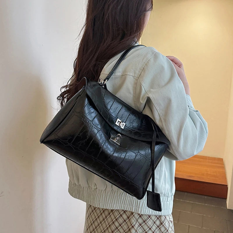 Luxury Brand Women Messenger Bags Soft Leather Brown Suede Hand Held Totes Gold Buckle Women Shoulder Bags Lady Trend Satchel