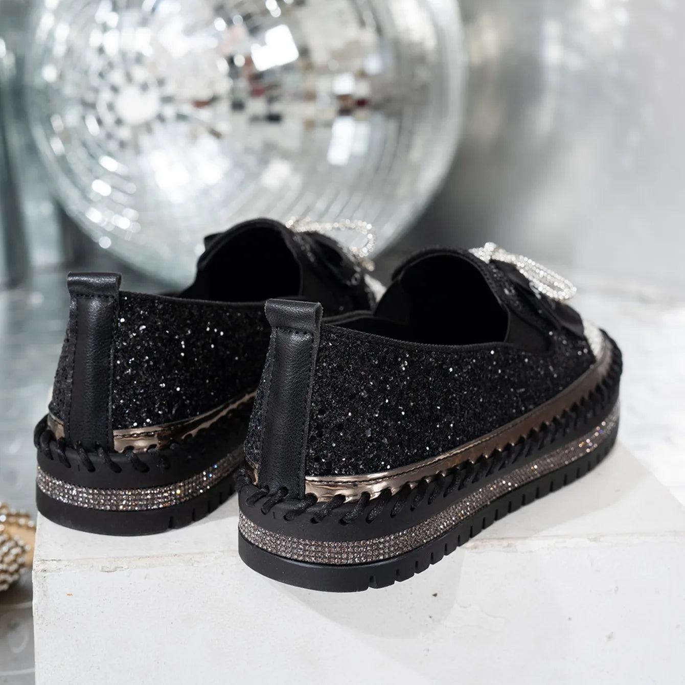 Women Sneakers 2025 New Luxury Crystals Bowknot Loafers Sequined Flat Platform Shoes Couple Fashion Plus Size Sneakers Women