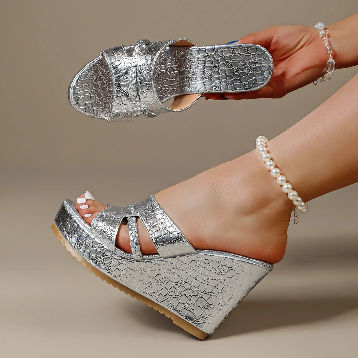 Golden Crocodile Print Wedge Heels Slides 10CM Fashion Woven Woman Sandals Platform Sole Outdoor Slippers Luxury Women's Shoes