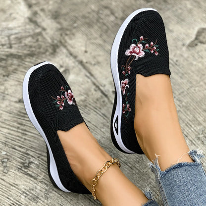 Lightweight Breathable Mesh Casual Shoes Comfortable Non Slip Soft Sole Sport Shoes Fashion Embroidered Large Size Women Shoes
