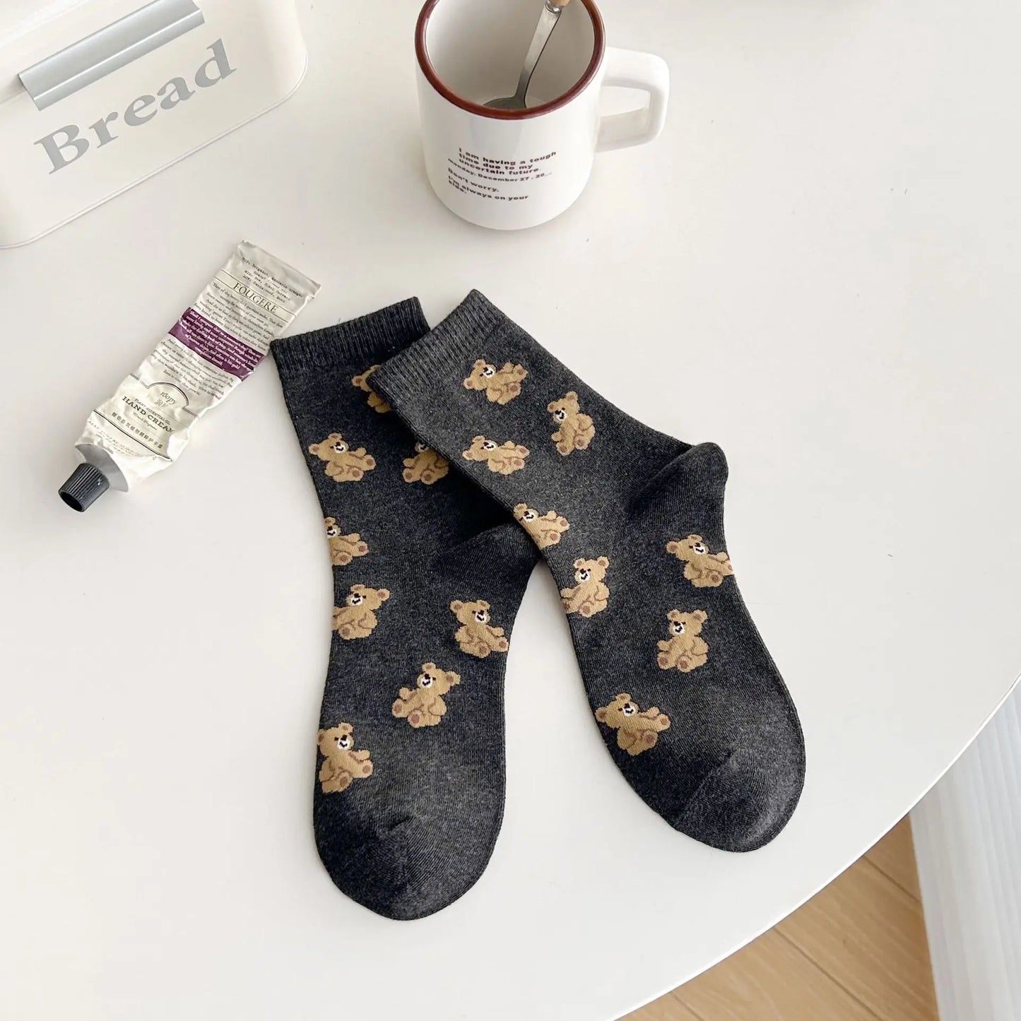 1 pair of men's and women's socks, cartoon gentleman bear cotton Harajuku skateboard socks, novel and breathable Christmas gifts