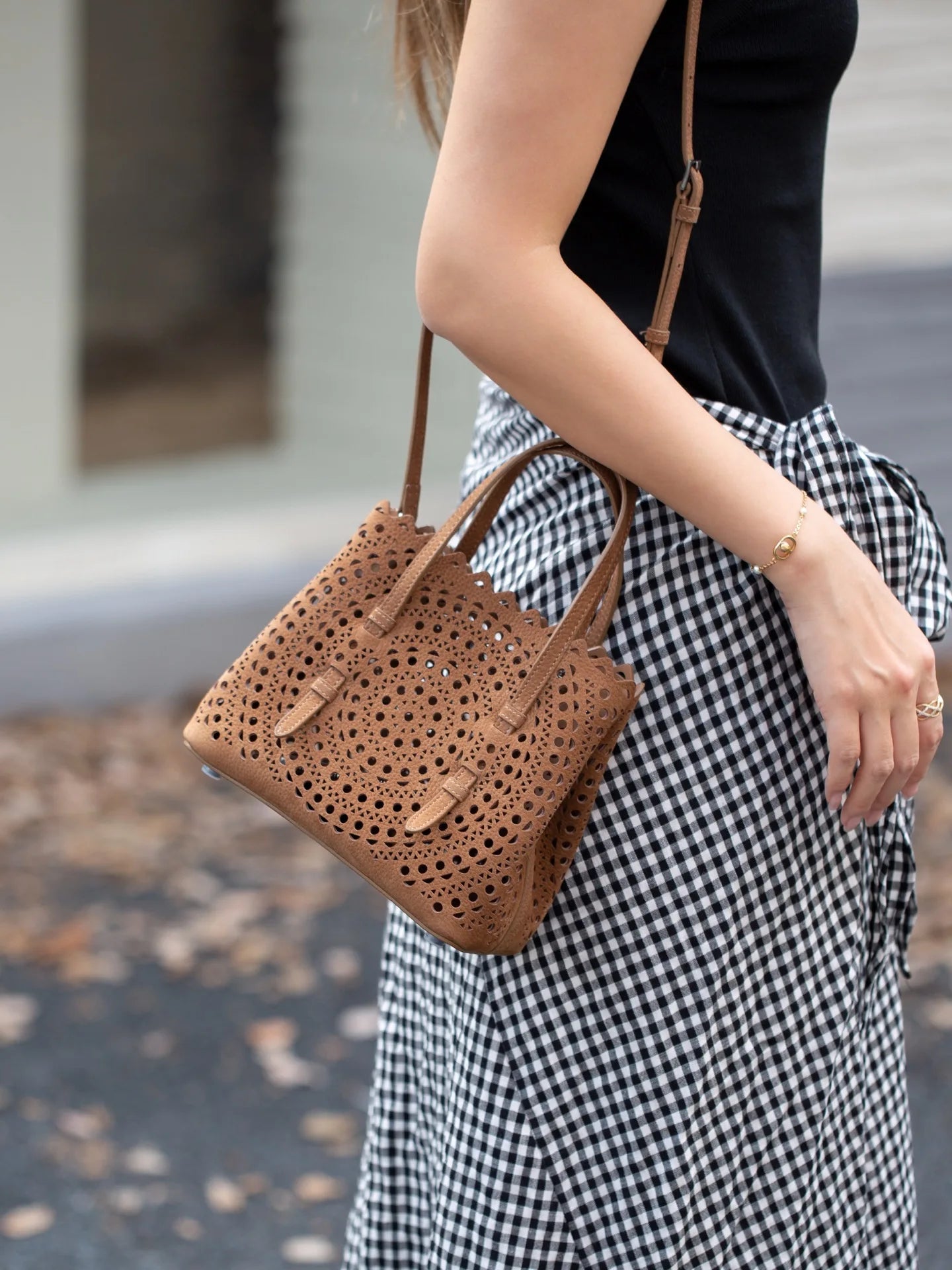 New Advanced Leather Tote Shopping Bag Wave Hollow out Basket Retro Suede Single Shoulder Slant Cross Mother Baby Bag