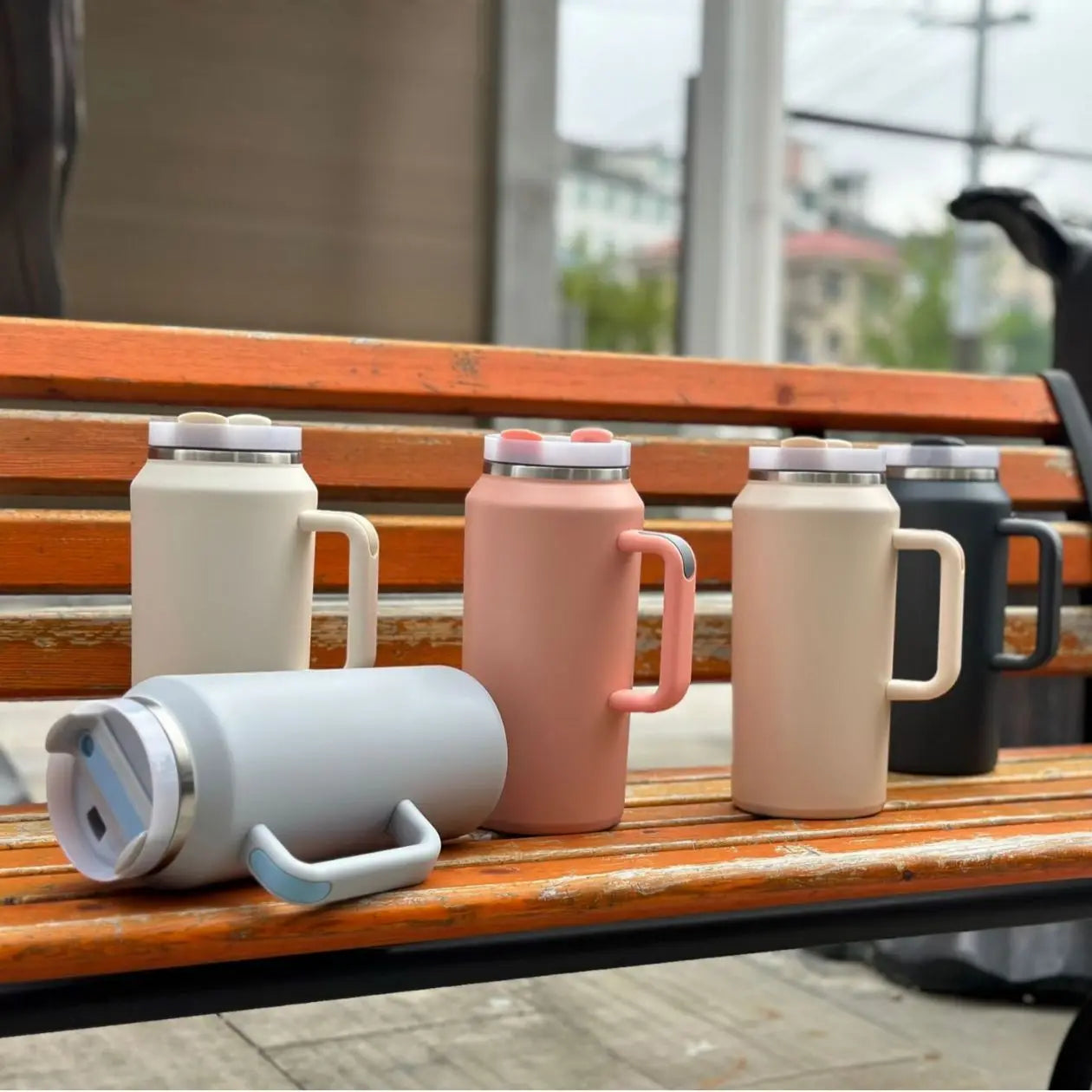 New 64OZ Handle Cup Double-layer Thermos Cup 304 Handle Car Water Cup with Straw for Hot and Cold Drinks, Camping and Sports