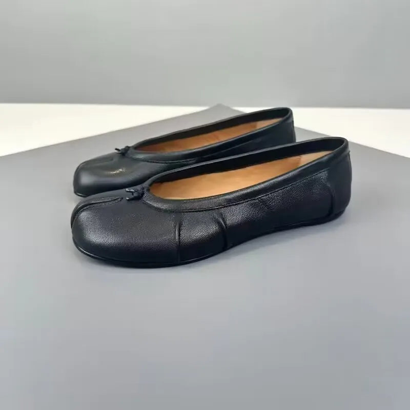 Fashion Hot PU Leather Tabi Shoes Women Handmade Women Flats High Quality Shoes Luxury Design Split-Toe Mules Shoes