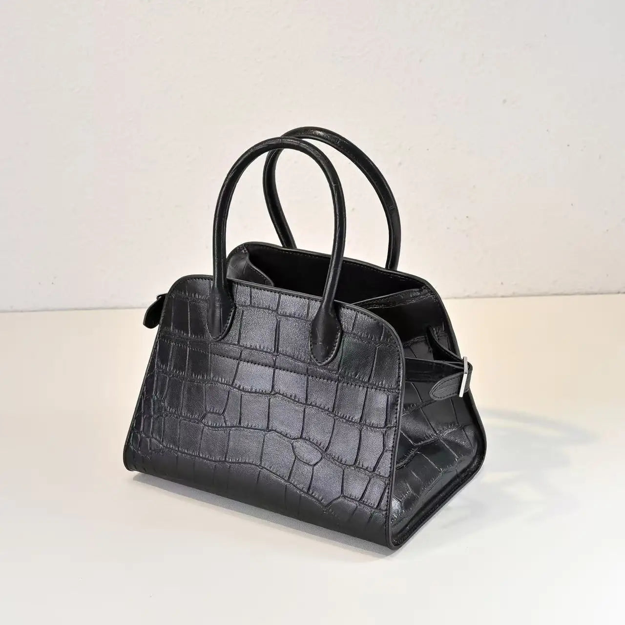 2025 new women's handbag crocodile pattern soft leather texture commuting out, daily versatile, noble and elegant
