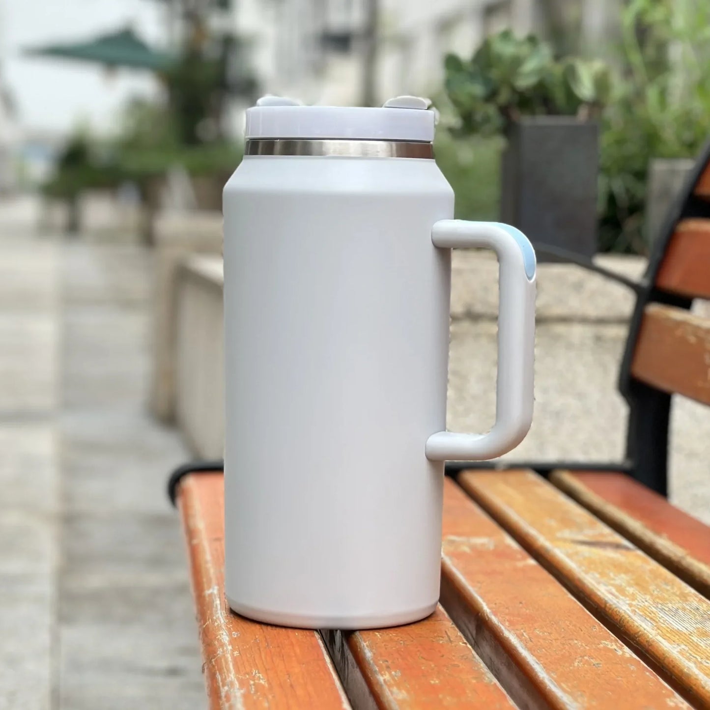 New 64OZ Handle Cup Double-layer Thermos Cup 304 Handle Car Water Cup with Straw for Hot and Cold Drinks, Camping and Sports