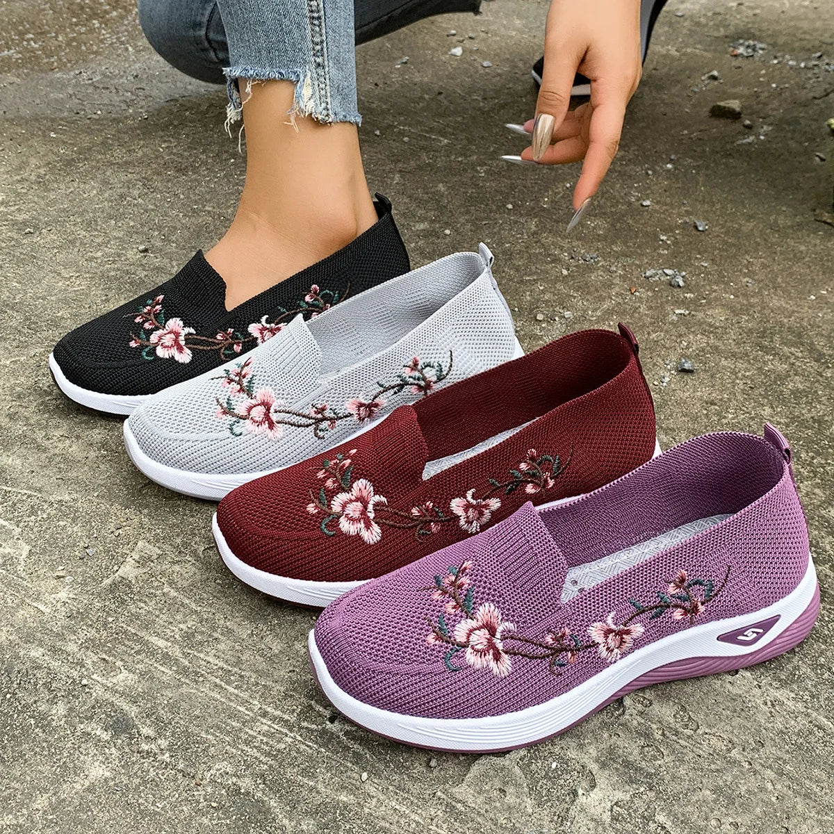 Lightweight Breathable Mesh Casual Shoes Comfortable Non Slip Soft Sole Sport Shoes Fashion Embroidered Large Size Women Shoes
