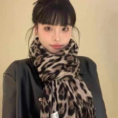2025 New Retro Silk Leopard Pattern Scarf Lightweight Soft Warm Scarf Fashion Accessory for Women Men Vintage Style Winter Wear