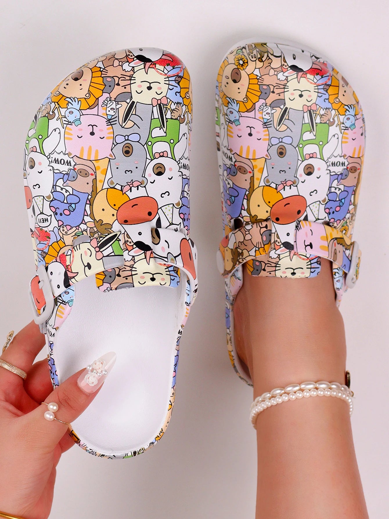 Women's Lightweight Eva Tie-Dye Slippers with Cartoon Animal Prints - Flat Garden Shoes Suitable for All-Day Wear, Casual and Outdoor Activities, Cute Shoe Style, Summer Flat Slippers, Fun Shoe Design.
