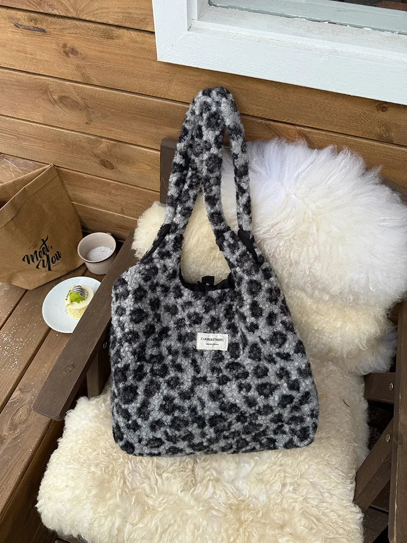 2025 autumn/winter new leopard print plush bag, fashionable and casual shoulder bag, women's daily commuting bag