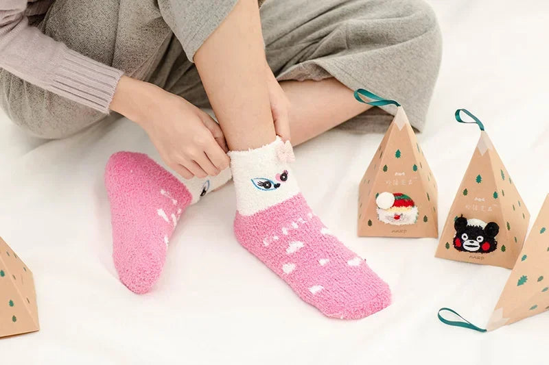 1 Pairs Box Christmas Socks Women Cute Thermal Fluffy Fuzzy Soft Velvet Thermo Sleep Sock Thick Warm Winter Socks New year Gift