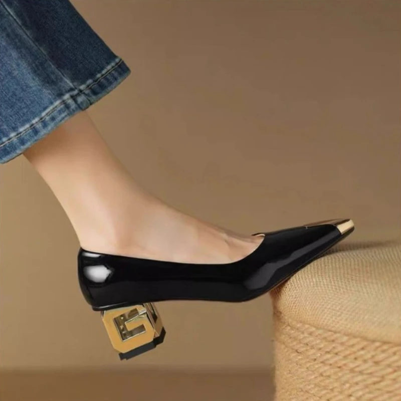 Fashionable New Retro Pointed Shallow Mouth Temperament Women's Single Shoes Commuting Coarse Shoes Shallow Mouth Women's Shoes