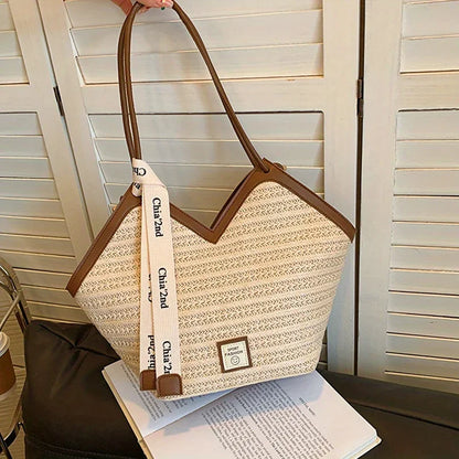 Chic Straw Woven Beach Tote Bag for Women Lightweight Woven Handbag Shoulder Bag Perfect for Summer Vacations, Pool Days, Travel