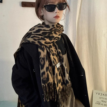2025 New Retro Silk Leopard Pattern Scarf Lightweight Soft Warm Scarf Fashion Accessory for Women Men Vintage Style Winter Wear