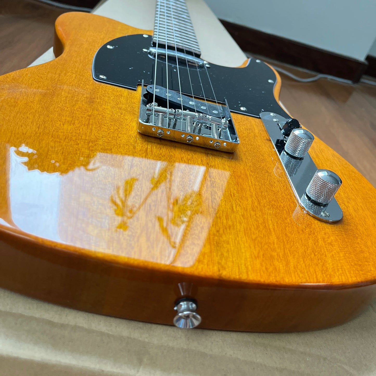 Electric Guitar Rosewood Fingerboard Maple Neck Fast Shipping US Warehouse Christmas gift Free Shipping.