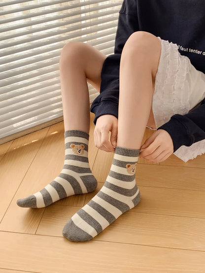 1 pair of men's and women's socks, cartoon gentleman bear cotton Harajuku skateboard socks, novel and breathable Christmas gifts