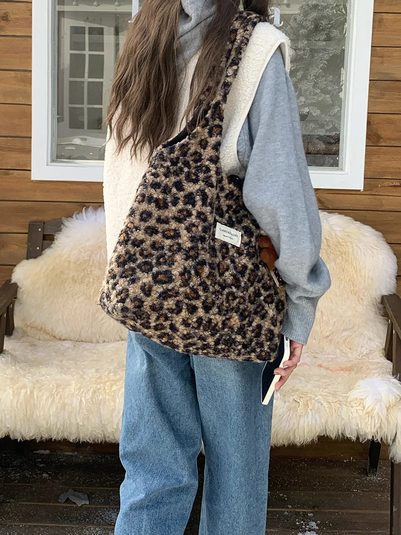 2025 autumn/winter new leopard print plush bag, fashionable and casual shoulder bag, women's daily commuting bag