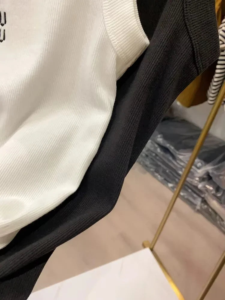 Super cool suspender vest, girls wear sexy tops inside, summer new models, sleeveless and slimming, sweet and spicy tops.