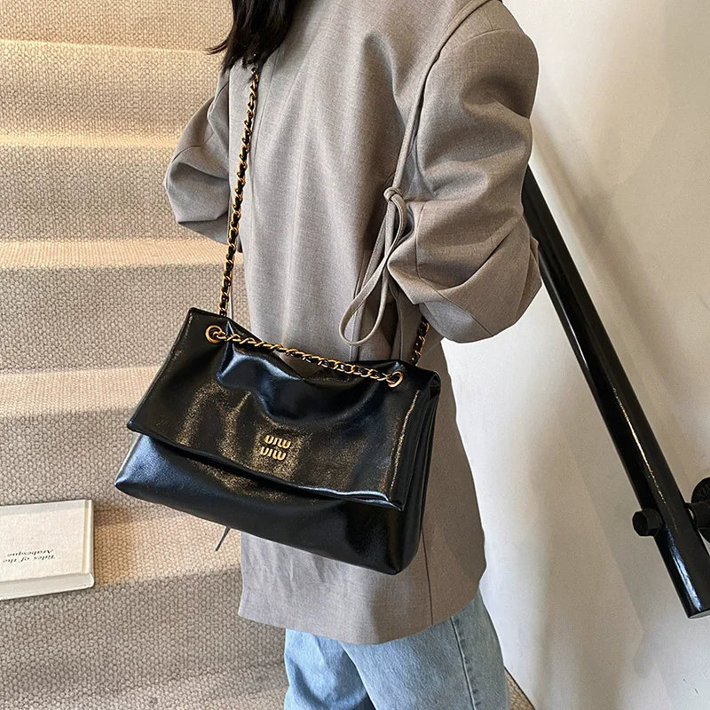 2025 Women‘s Bag Retro PU Leather Underarm Bag autumn and winter Large capacity Commuting Folded Chain Shoulder Bucket Tote Bag