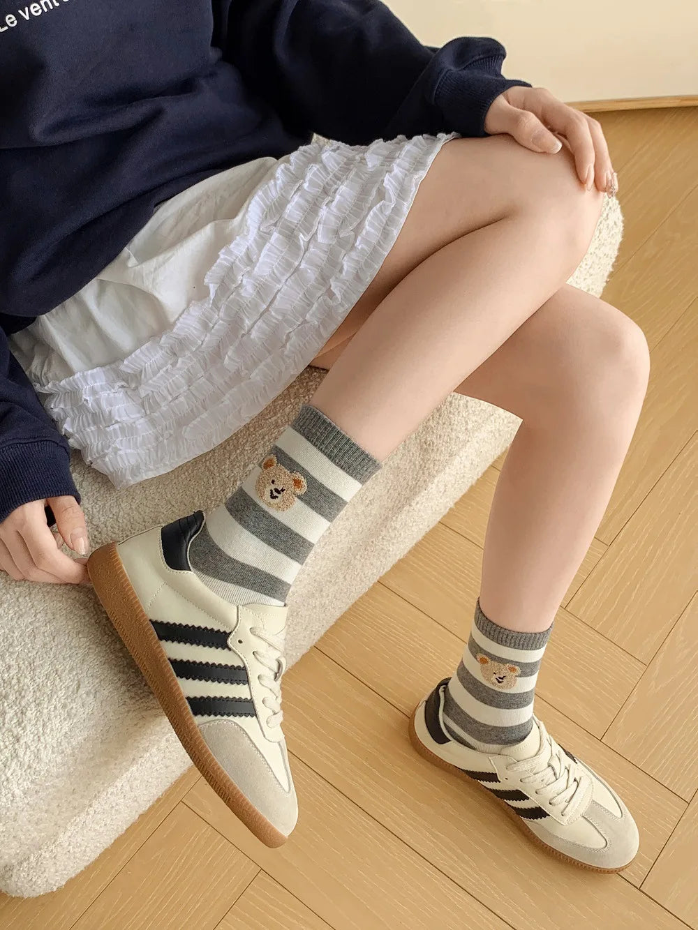 1 pair of men's and women's socks, cartoon gentleman bear cotton Harajuku skateboard socks, novel and breathable Christmas gifts