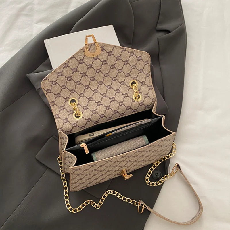 Women's Printed Crossbody Bag with Metal Lock - Fashion Shoulder Bag,Lightweight & Durable for Daily Use/Travel